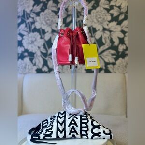 Marc Jacobs Authentic True Red Leather Bucket Bag NWT, auth cards & dusty!